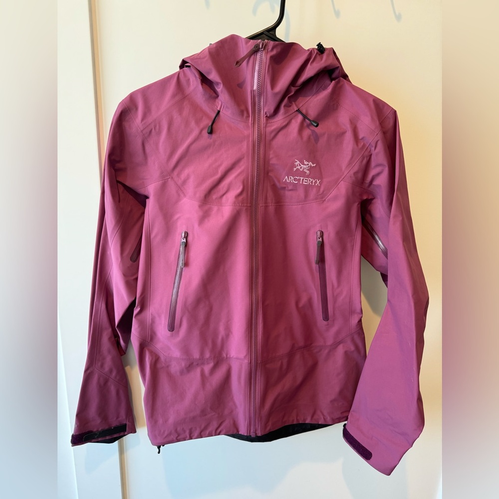 Women’s Arc’Teryx Beta LT jacket